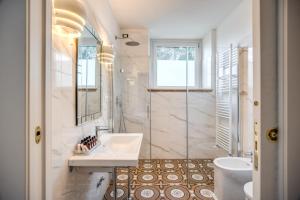 A bathroom at Vigna Caio Relais & Spa