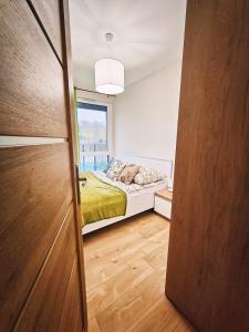 En eller flere senge i et værelse på M&K Apartament Szafirowy - Wyspa Sobieszewska