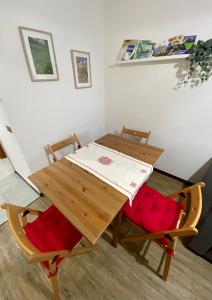 A seating area at BlueSky Appartamento Monte Cervino Matterhorn