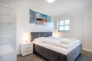 Postel nebo postele na pokoji v ubytování Ferienhaus Maira, mit Garten und Sauna + 10 fotografií