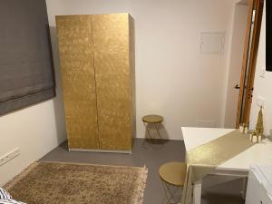 Postel nebo postele na pokoji v ubytování Casa Sciliar Stanza privata gold