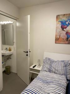 a bedroom with a bed and a sink and a mirror at Casa Sciliar Stanza gold con parcheggio privato in Völs am Schlern