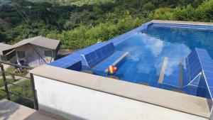 Bazén v ubytování Glamping Paraíso Escondido nebo v jeho okolí