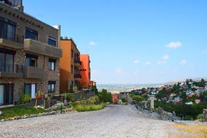 an empty street in a city with buildings at Beautiful home w/Pool @Capilla de Piedra in San Miguel de Allende