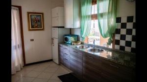 Kuchyň nebo kuchyňský kout v ubytování villa Orchidee Sardegna