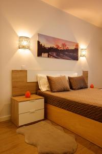 a bedroom with two beds and a painting on the wall at Apartamento C&C in Arcos de Valdevez