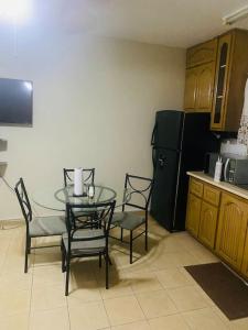Dapur atau dapur kecil di Club Caribbean Apartments