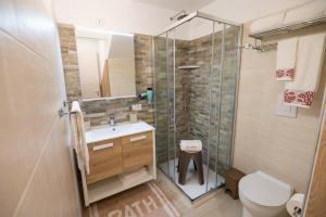 A bathroom at MARE e Terra Holiday fronte mare