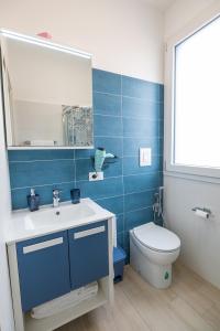 A bathroom at MARE e Terra Holiday fronte mare