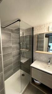 a bathroom with a shower and a sink at Résidence Grand Roc - Bruyères 20 in Chamonix-Mont-Blanc