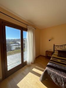 A bed or beds in a room at Hotel Cal Martri