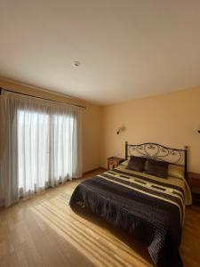 A bed or beds in a room at Hotel Cal Martri