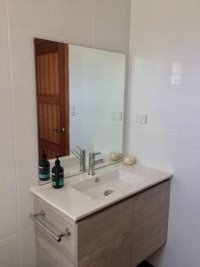 Φωτογραφία από το άλμπουμ του Riverlea Stables- style and charm await you! σε Apple Tree Flat