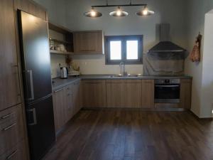 A kitchen or kitchenette at Casa Di Kapaka - New Villa in the countryside