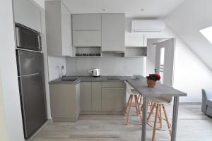 Kuchyňa alebo kuchynka v ubytovaní Zsolna Apartman