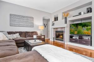 a living room with a couch and a fireplace at Brand New Listing – Windsor “Winetopia” Getaway in Windsor