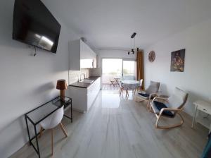 a living room with a kitchen and a dining room at Estudio espectacular vista mar in Morro del Jable