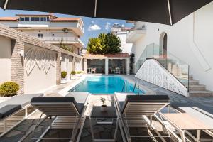 Bazén v ubytování Alkyonis Hotel nebo v jeho okolí
