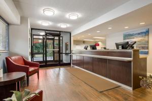 a lobby with a reception desk and a waiting area at Red Roof Inn Princeton - Ewing in Lawrenceville