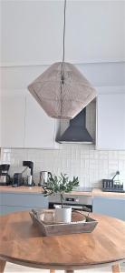 Kuchyňa alebo kuchynka v ubytovaní Homing Volos Inspired Modern Living