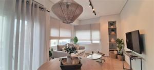 TV a/nebo společenská místnost v ubytování Homing Volos Inspired Modern Living