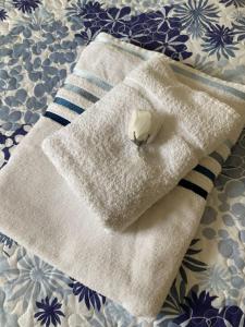 a white towel with a flower on top of a table at Havre de paix au coeur de Cannes in Cannes