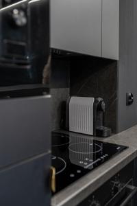 Kuchnia lub aneks kuchenny w obiekcie Apartament NEGRO Gliwice - nowe osiedle, klimatyzacja, parking