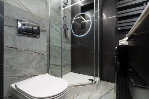 Łazienka w obiekcie Apartament NEGRO Gliwice - nowe osiedle, klimatyzacja, parking