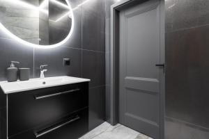 Łazienka w obiekcie Apartament NEGRO Gliwice - nowe osiedle, klimatyzacja, parking
