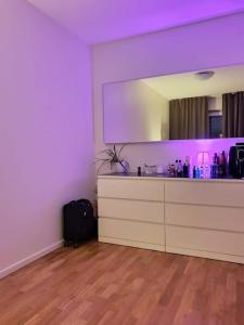 Kuchyň nebo kuchyňský kout v ubytování Fully furnished room for rent in Märsta