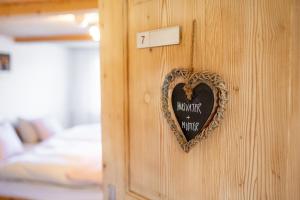 Postel nebo postele na pokoji v ubytování Gästehaus Aemisegg