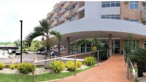a building with a walkway in front of a building at Gran Lençóis Flat Apartamento in Barreirinhas