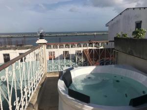Balkón nebo terasa v ubytování AmazINN Places Rooftop and Jacuzzi III + 29 fotografií