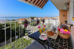 Balkón alebo terasa v ubytovaní Apartments with a parking space Kastel Gomilica, Kastela - 20245