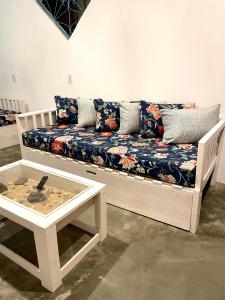 a couch in a room with a table at Alma Livre - Quartos No Centro de Pipa - in Pipa
