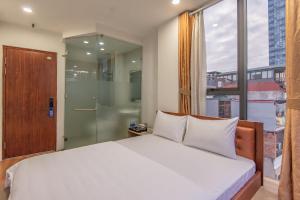 Postel nebo postele na pokoji v ubytování Coco Hotel Cau Giay
