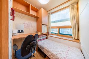 a small bedroom with a desk and a chair at Dream Single House in Seoul