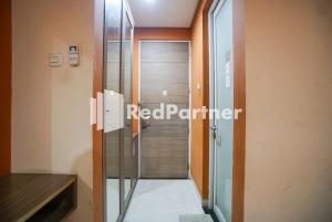 Fotografie z fotogalerie ubytování Tirta Mansion Lippo Karawaci Mitra RedDoorz v destinaci Karawaci