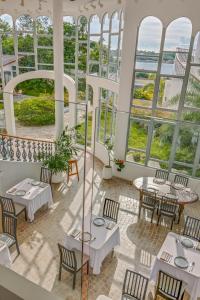 Ein Balkon oder eine Terrasse in der Unterkunft Ampersand Resort