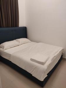 a bed with two white towels on top of it at Mars Homestay in Kea Farm Brinchang in Brinchang