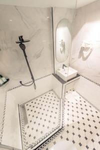 Koupelna v ubytování Narawad Boutique Hotel