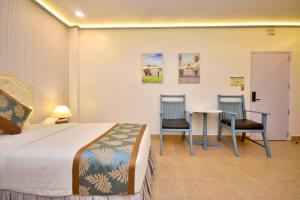 Postel nebo postele na pokoji v ubytování Royal Park Resort Boracay