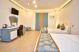 Postel nebo postele na pokoji v ubytování Royal Park Resort Boracay