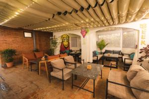 Area tempat duduk di Lavie Residence and Spa