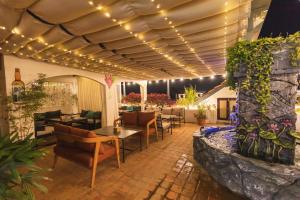 Area tempat duduk di Lavie Residence and Spa