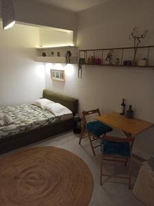 Posteľ alebo postele v izbe v ubytovaní Mosaics Athens easystay in the Historical centre + 16 fotografií