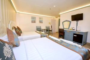 Postel nebo postele na pokoji v ubytování Royal Park Resort Boracay