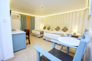 Postel nebo postele na pokoji v ubytování Royal Park Resort Boracay