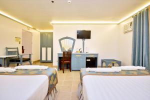 Postel nebo postele na pokoji v ubytování Royal Park Resort Boracay