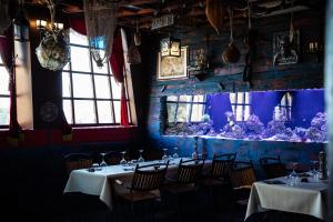 Restaurace v ubytování Hôtel Pirates World